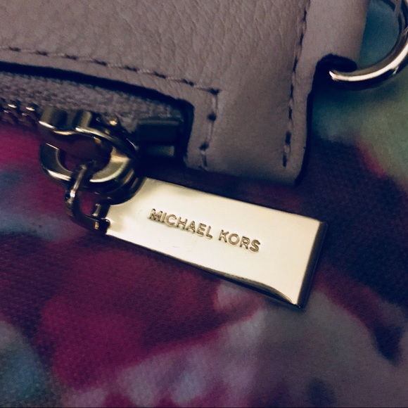 Michael Kors Leather Wristlet/Wallet - Picture 5 of 6